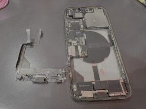 iPhone13Pro ドックコネクター 充電口 修理 川口
