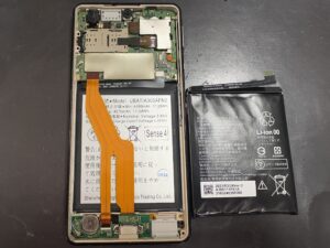 AQUOS Sense4 バッテリー膨張修理