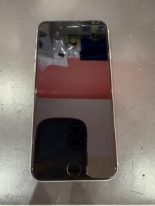 iPhone SE2のガラス修理後の状態（即日修理・データそのまま）