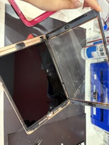 西川口でiPad第8世代のガラス割れを即日画面修理、データそのまま