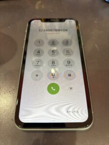 ガラス割れ修理後、画面が綺麗に復活したiPhone11。戸田市で即日対応・バックアップ不要で安心修理。
