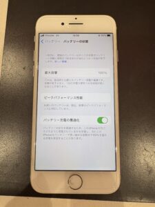 川口でiPhone8のバッテリー交換をデータそのままで行う修理の様子