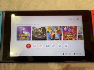 「液晶修理後、ゲームが正常に表示されているNintendo Switchの画面」