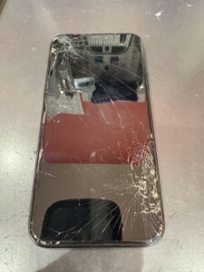 川口市で即日対応、iPhone11の画面割れ修理前の状態。データそのままで修理可能