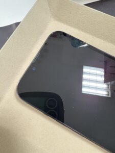 割れたiPhone13Proの画面を交換修理し、きれいになったアフター画像