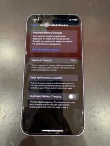 「iPhone12 miniのバッテリー最大容量が79％になり、川口市で即日修理したバッテリー交換の事例。データそのままで安心修理。」