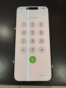 修理前のiPhone14 Pro Max｜液晶に縦線が入り操作困難な状態（川口市）