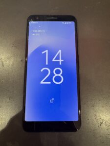 「液晶交換後、正常に表示されるようになったGoogle Pixel3aの端末」