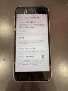 iPhone SE第2世代のバッテリー交換後、最大容量が100％に回復した状態の画面