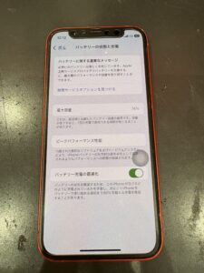 iPhone12 miniのバッテリー交換前の状態。最大容量74%で劣化警告が表示されている画面。