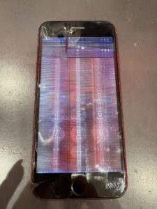 iPhone SE第3世代の画面に縦線や表示不良が発生している修理前の状態｜川口市 即日修理対応
