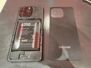 DOOGEE Note58の分解作業と内部バッテリーの状態