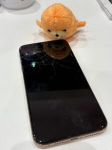 画面が割れて操作できなくなったiPhone11ProMax
