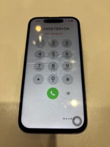 画面修理後に正常表示になったiPhone15