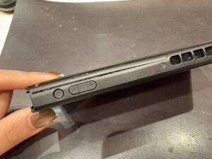 バッテリー膨張により本体が膨らんだNintendo Switch