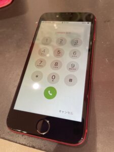 画面修理後に綺麗に表示されるiPhoneSE第3世代(タッチ正常)