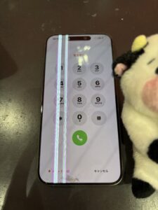 画面割れと液晶に縦線が入っているiPhone15ProMaxの状態(川口市)
