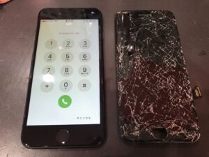 川口市より来店のiPhone SE第2世代画面が粉々に割れた状態と修理後の比較