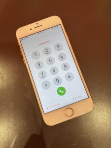 iPhone8の画面修理後 液晶表示が正常に改善した状態