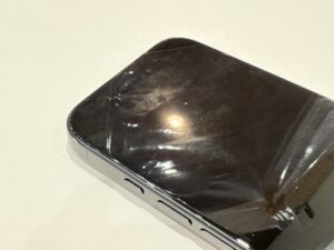 画面交換後のiPhone16。割れや表示不良が解消され、正常な状態へ復旧した端末。