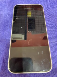 落下により液晶画面が表示されなくなったiPhone14の修理前