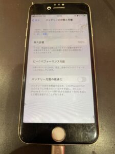 武蔵浦和店で受付したiPhone8バッテリー交換後最大容量100%の写真.JPG