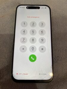 ララガーデン川口店で受付したiPhone15Proの画面上半分タッチ不良修理前の写真