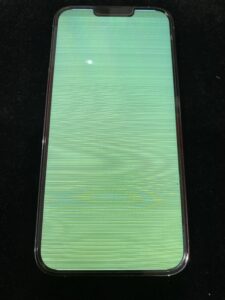 吉川美南で受けたiPhone13ProMax画面修理前の写真