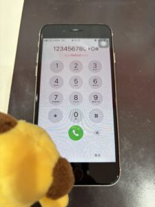 画面交換で液晶表示不良が改善した修理後のiPhone SE第3世代