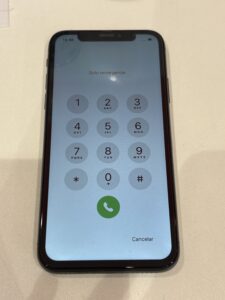 画面交換で緑色の縦線が改善したiPhone Xの修理後