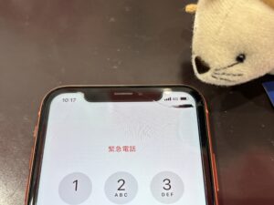  iPhone XR 画面上部にヒビが入った修理前の状態 川口市
