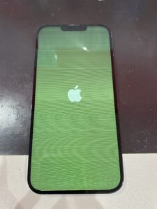 画面全体が緑色になった修理前のiPhone13ProMax