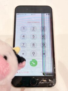画面割れと液晶表示不良が発生した修理前のiPhone SE第3世代・戸田市