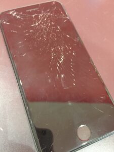 iPhone8画面破損の写真