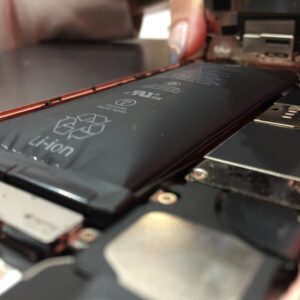 iPhone リチウムイオンバッテリー　膨張