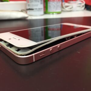 iPhoneSEバッテリー膨張修理武蔵浦和
