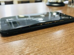 iPhone バッテリー膨張 浦和