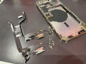 iPhone 充電口修理　浦和