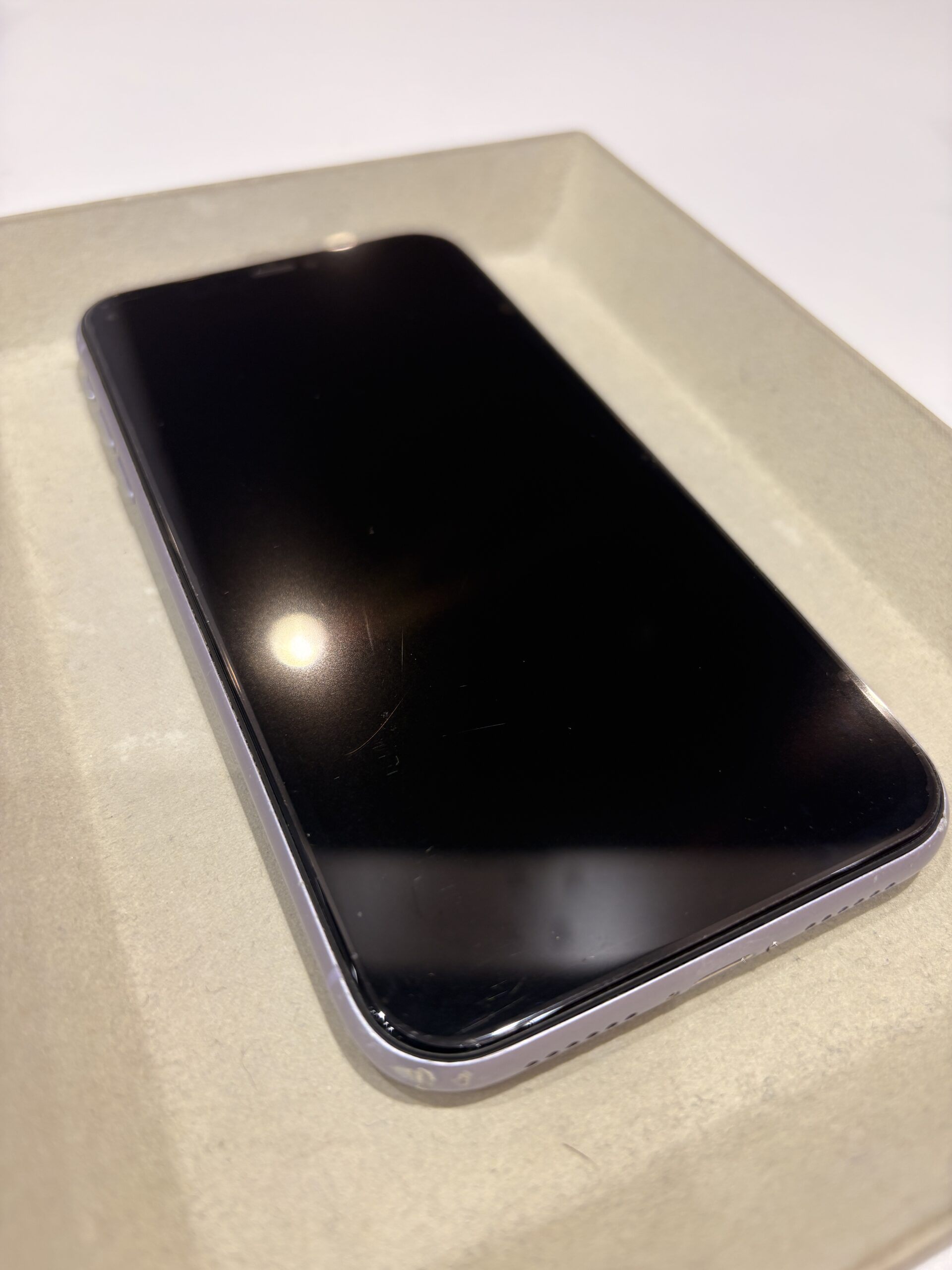 iPhone11の画面割れを修理！ひび割れたディスプレイを交換｜さいたま市